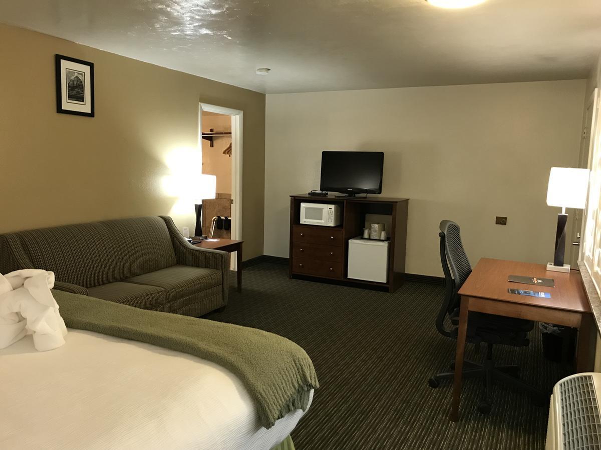Dinosaur Inn & Suites Vernal Exterior photo